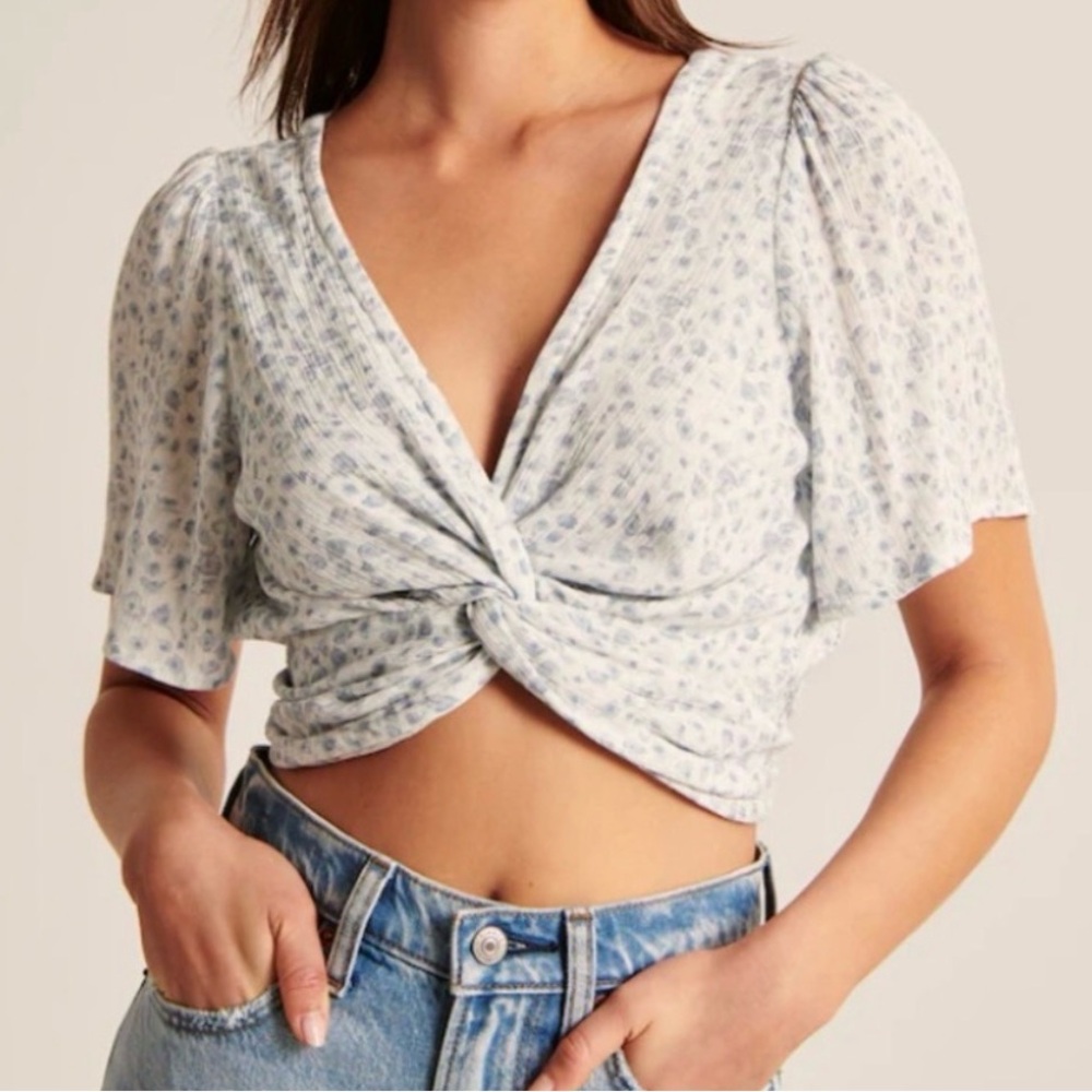 Abercrombie & Fitch Knot Front Crop Top